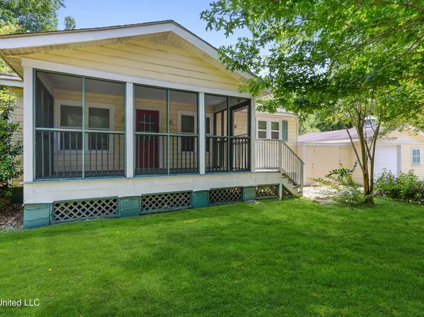 426 Lizana Ln, Waveland, MS 39576