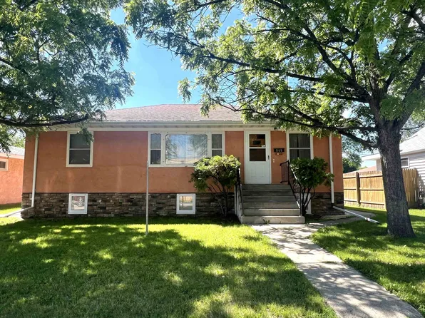 505 17th St NW, Minot, ND 58703