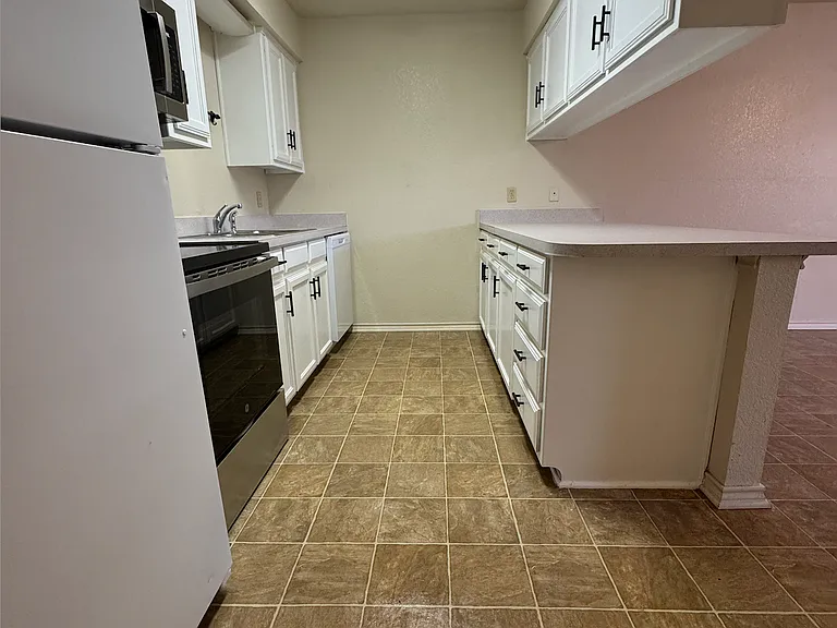 927 W Chestnut St #B — Photo 12