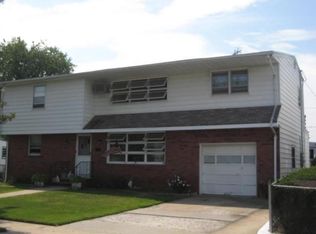 23 Truxton Rd #1, Island Park, NY 11558