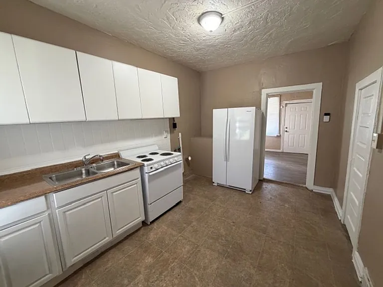 6725 Schofield Ave — Photo 9
