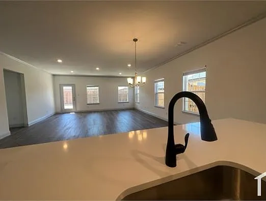 5 bed, 2977 sqft, $3,750 — Photo 4