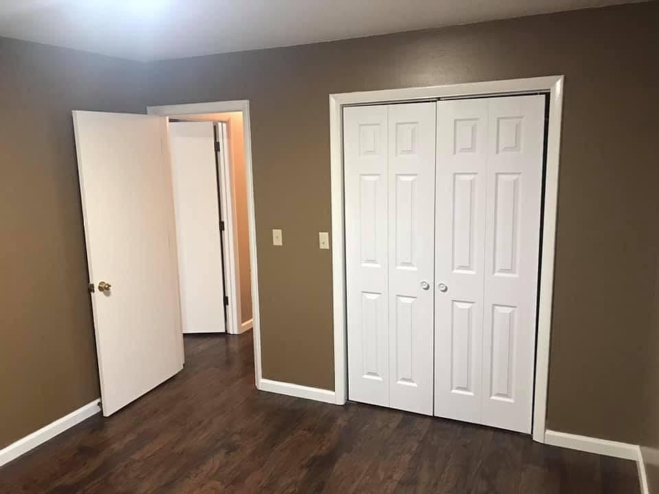 2nd image of 271 Hampton Ct