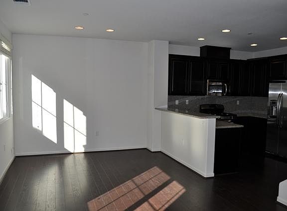 5th image of 600 Old Oak Ln