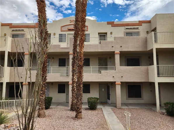 2016 Mesquite Ln APT 303, Laughlin, NV 89029