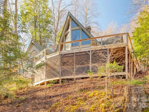 256 Westlake Dr N, Lake Lure, NC 28746