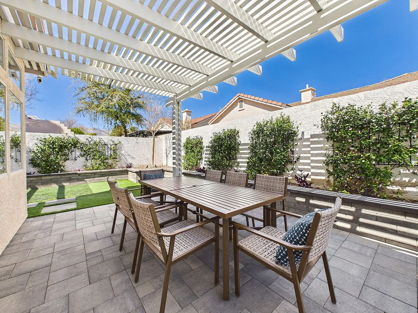 Elegant Fully Furnished 3-Bedroom 2-Bath Retreat in Summerlin — Photo 4