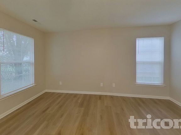 3rd image of 4030 Evelyn Ave