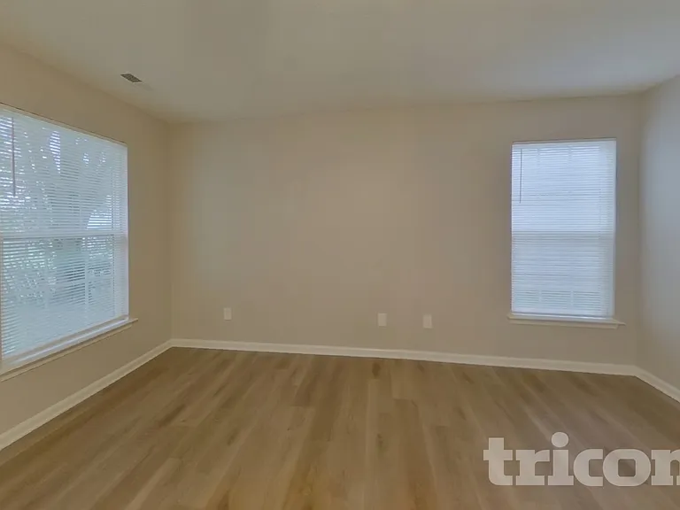 4030 Evelyn Ave — Photo 3