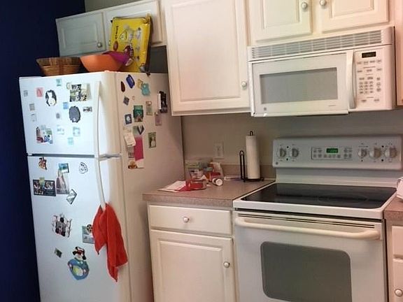 4th image of 1075 Antigua Cir