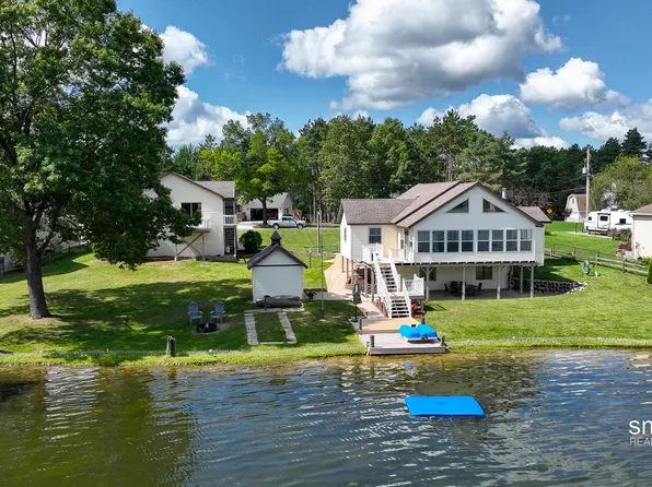 8884 W Suwanee Trl, Howard City, MI 49329