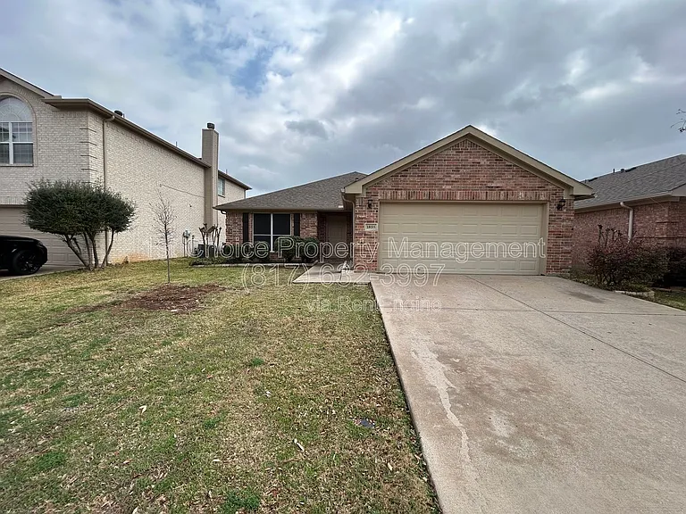 1835 Woodchase Dr — Photo 1