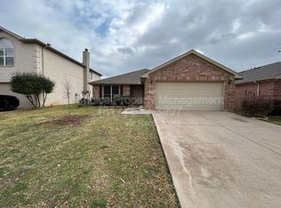 1835 Woodchase Dr, Fort Worth, TX 76120