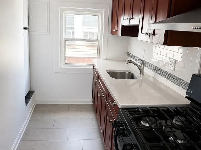 1023 Adams Ave #2 — Photo 2