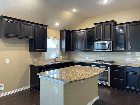 5th image of 2813 Acacia Ln