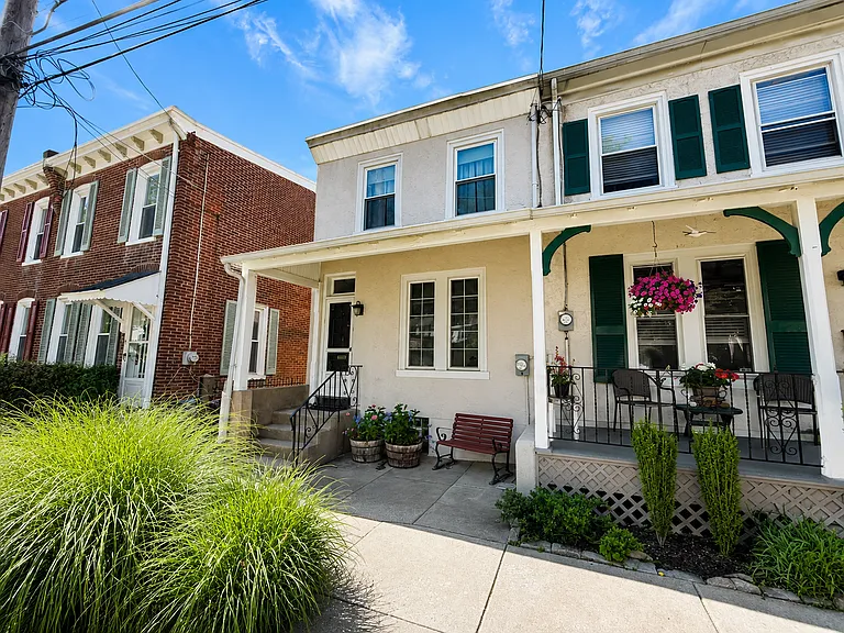 605 Naomi St — Photo 1