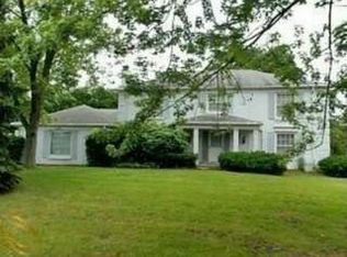 5530 Fox Hunt Ln, West Bloomfield, MI 48322