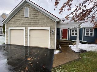 180 S Oak Ridge Cir, Erie, PA 16509