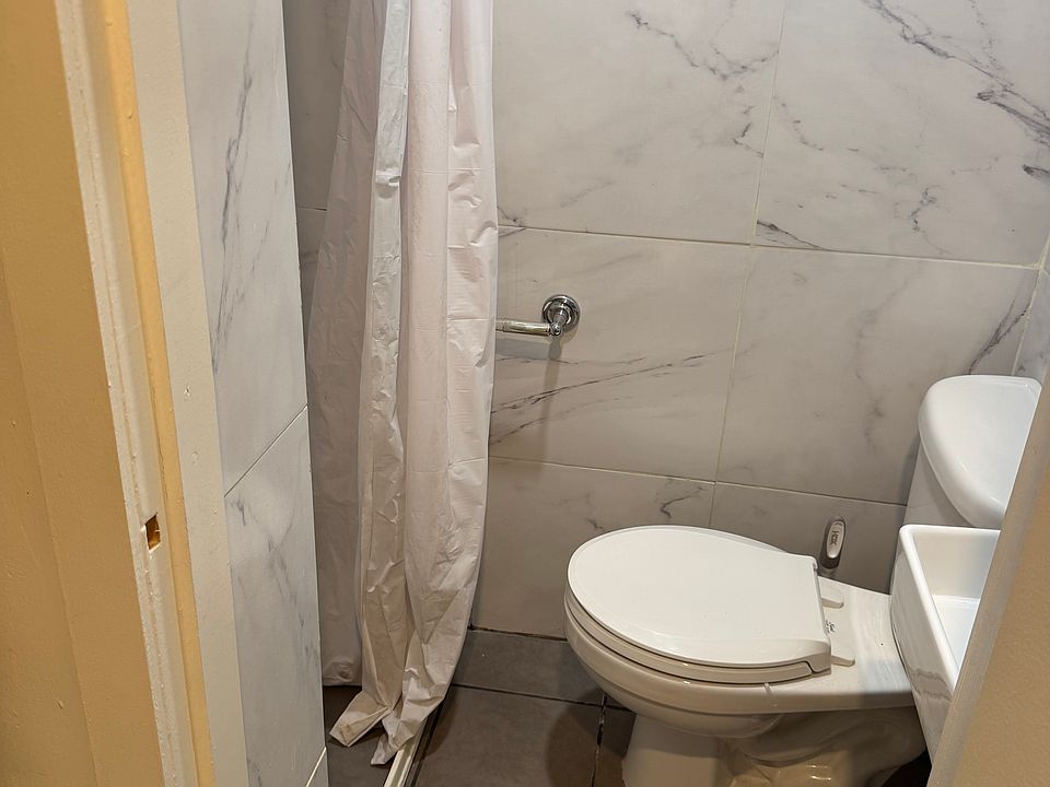 2nd image of 194 Green St APT 3