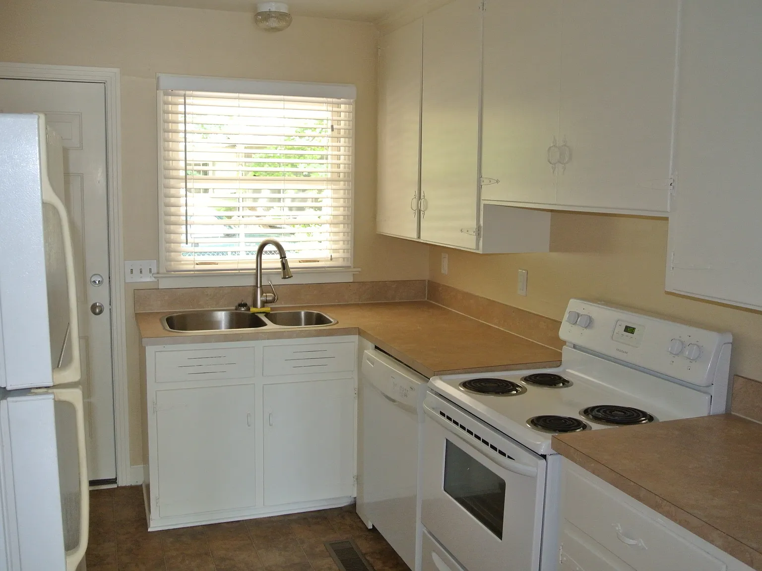 503 E Glenn Avenue - NA — Photo 3