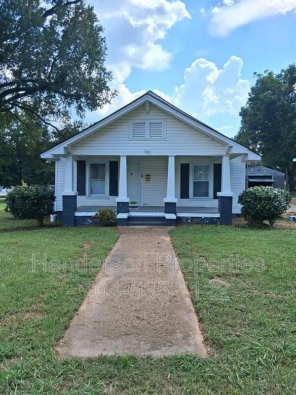 2 bed, 1.0 bath, 840 sqft, $1,600 — Photo 1