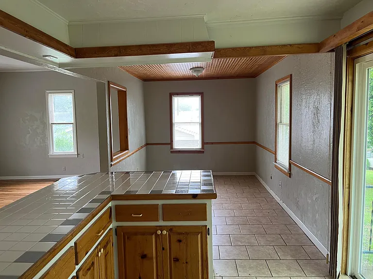 1623 W Harrison Ave — Photo 5