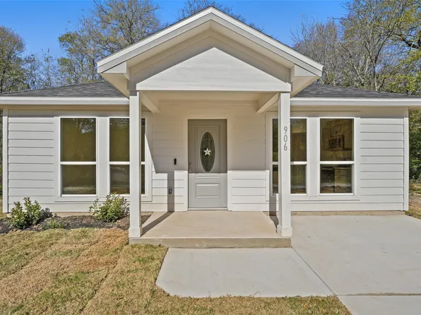 906 Benton St, Bonham, TX 75418