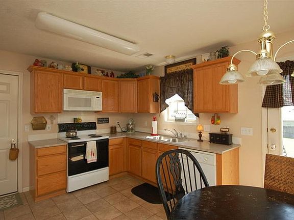 4th image of 813 Aster Ct