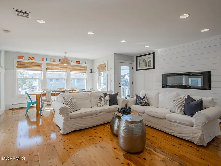 31 Washington Ave — Photo 8