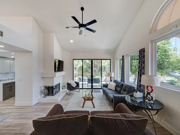 1358 W Meadow Green Ln — Photo 16