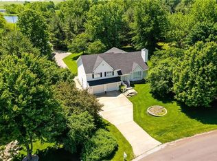 4904 Creek Crossing Dr, Saint Joseph, MO 64507