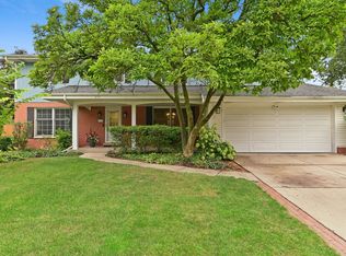 1530 Executive Ln, Glenview, IL