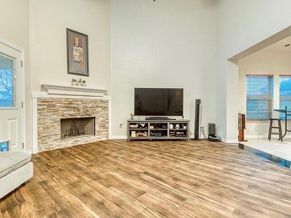 3rd image of 7618 Blossommist Ln