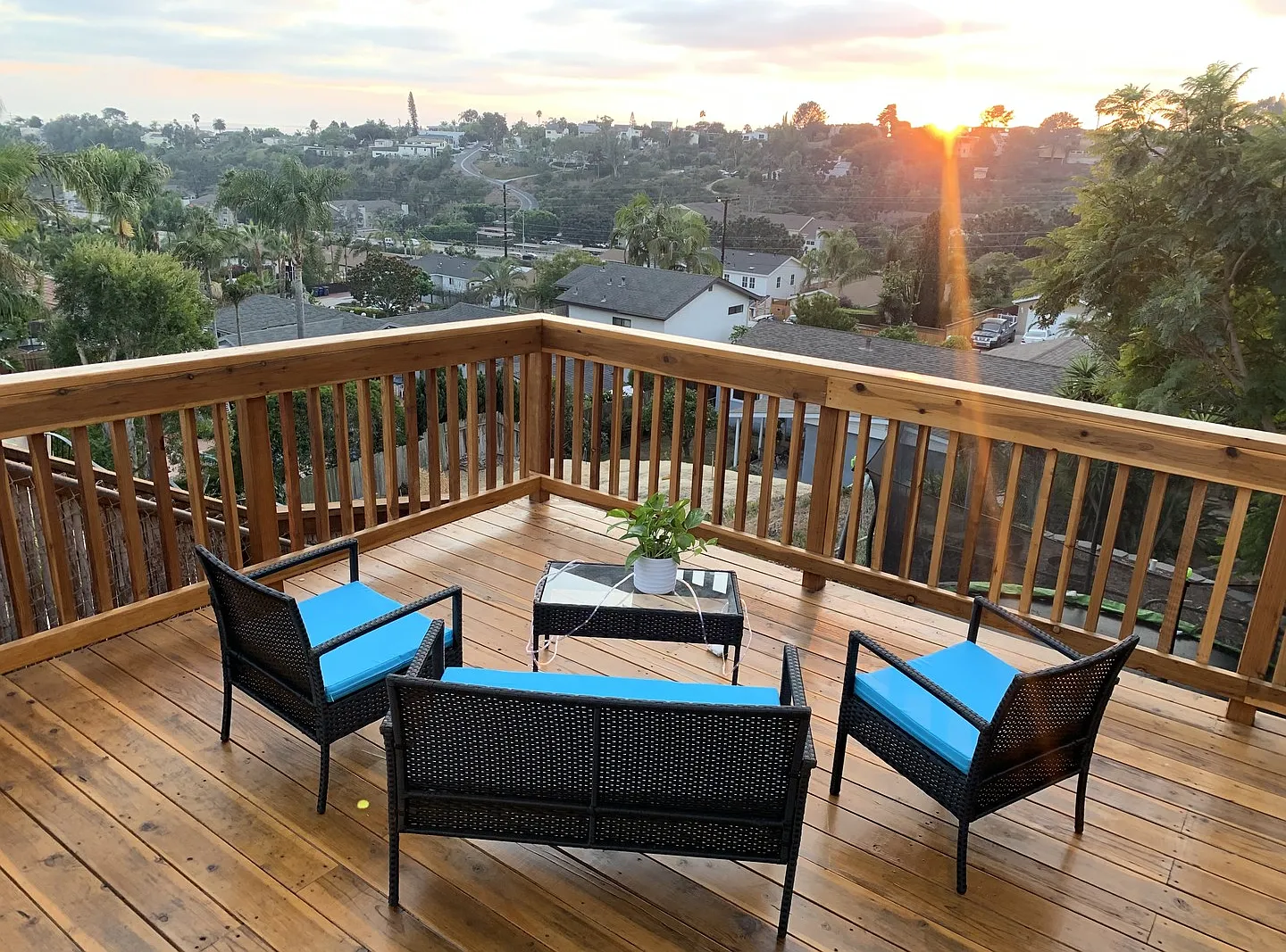 Charming Spacious Ocean View Home — Photo 2