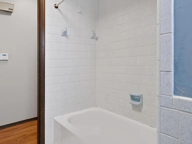 415 W Spring St #A — Photo 17