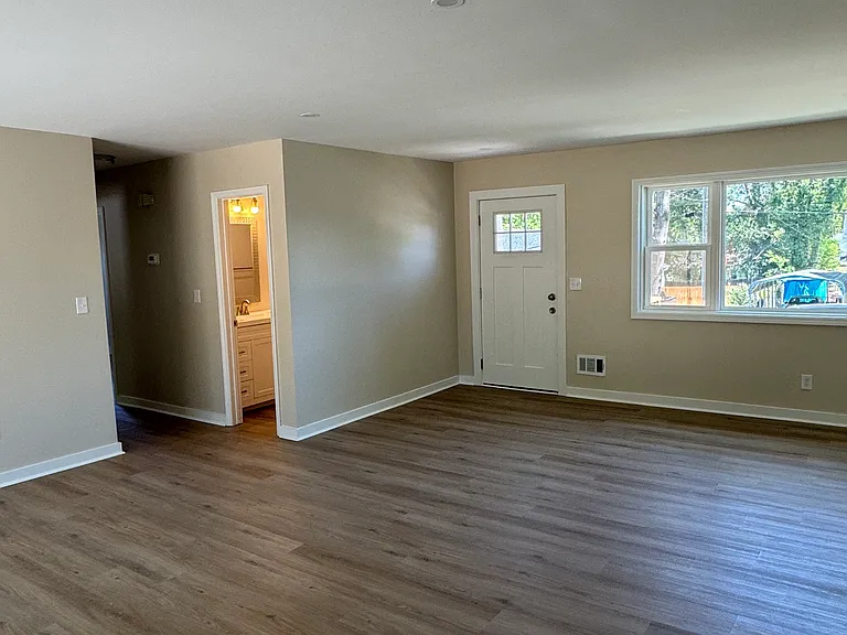 17 Springside Ave — Photo 3