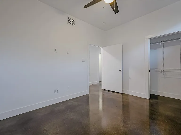 626 Glazebrook St #B — Photo 16