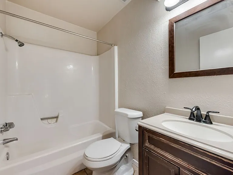 6809 Yorkston St — Photo 5
