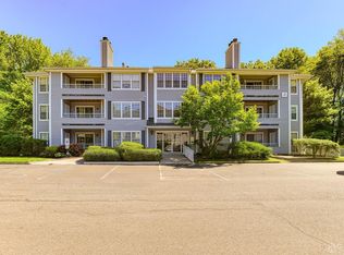 307 Raintree Ct, Helmetta, NJ 08828