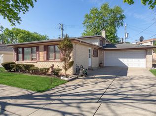 8516 N Ozanam Ave, Niles, IL 60714