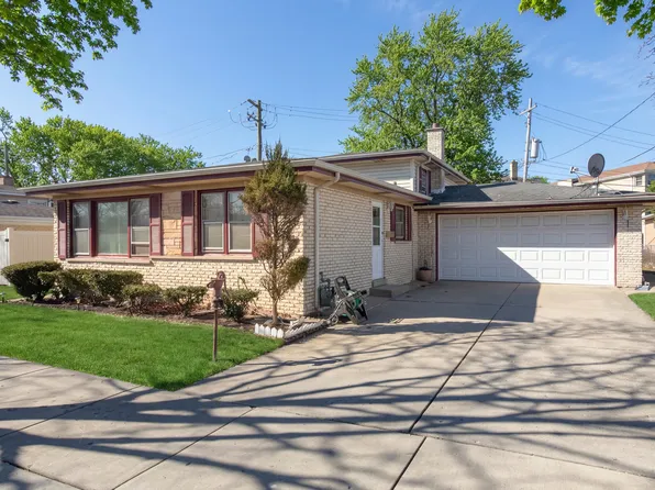 8516 N Ozanam Ave, Niles, IL 60714