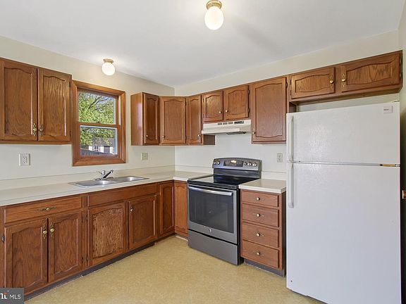 5th image of 516 Cherry St