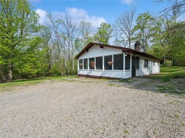 135 Tanager Dr, New Alexandria, PA 15670