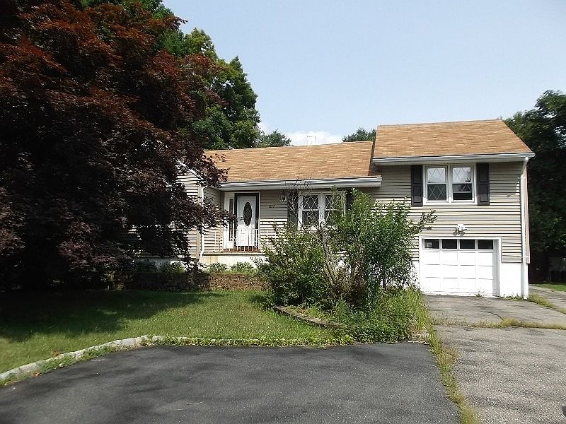 1st image of 107 Eyland Ave