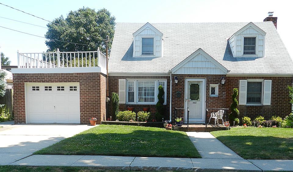 302 Latham Rd, Mineola, NY 11501 Zillow