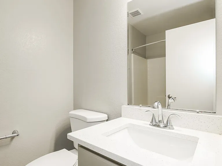 16104 W Jefferson St — Photo 15