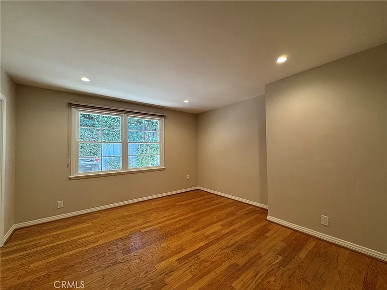 565 Sierra Vista Ave — Photo 2