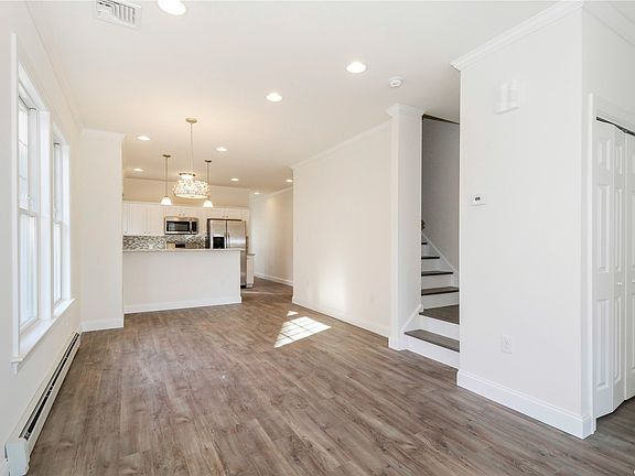 3rd image of 7 Nathan Hale Dr APT D