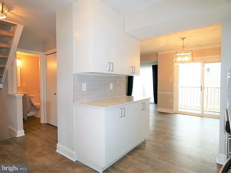 4128 Hamlin Ct — Photo 14