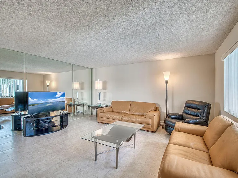 15108 Ashland Dr #215 — Photo 2